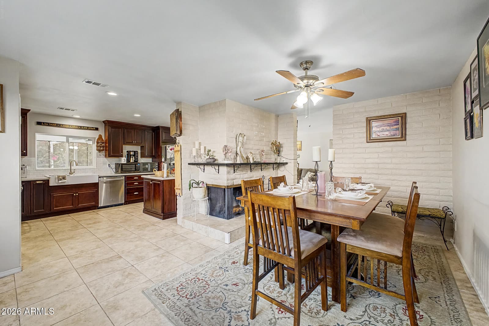 3201 W ACOMA Drive, Phoenix, AZ 85053 — photo 10 of 59