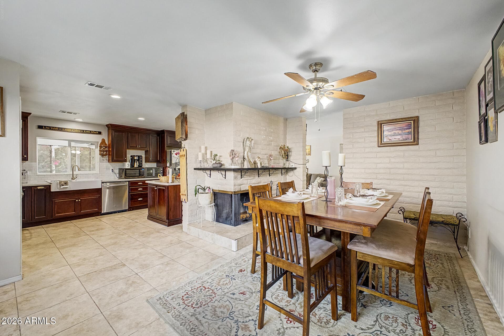 3201 W ACOMA Drive, Phoenix, AZ 85053 — photo 10 of 59
