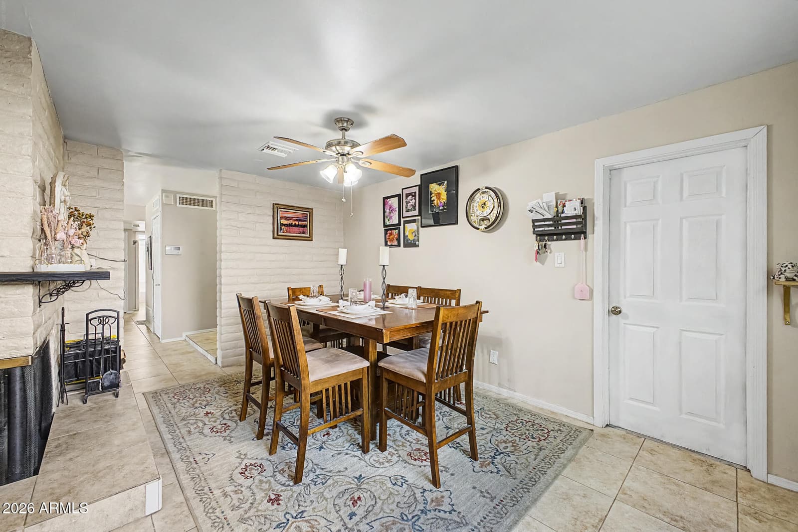 3201 W ACOMA Drive, Phoenix, AZ 85053 — photo 9 of 59