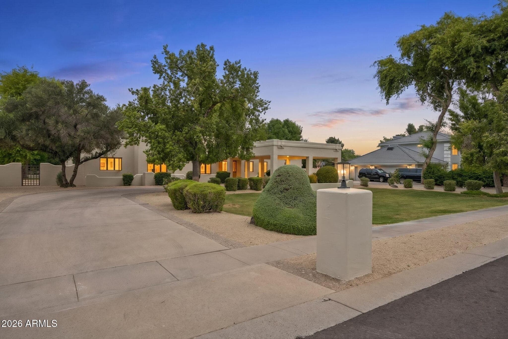 2002 E CAROLINE Lane, Tempe, AZ 85284 — photo 5 of 54