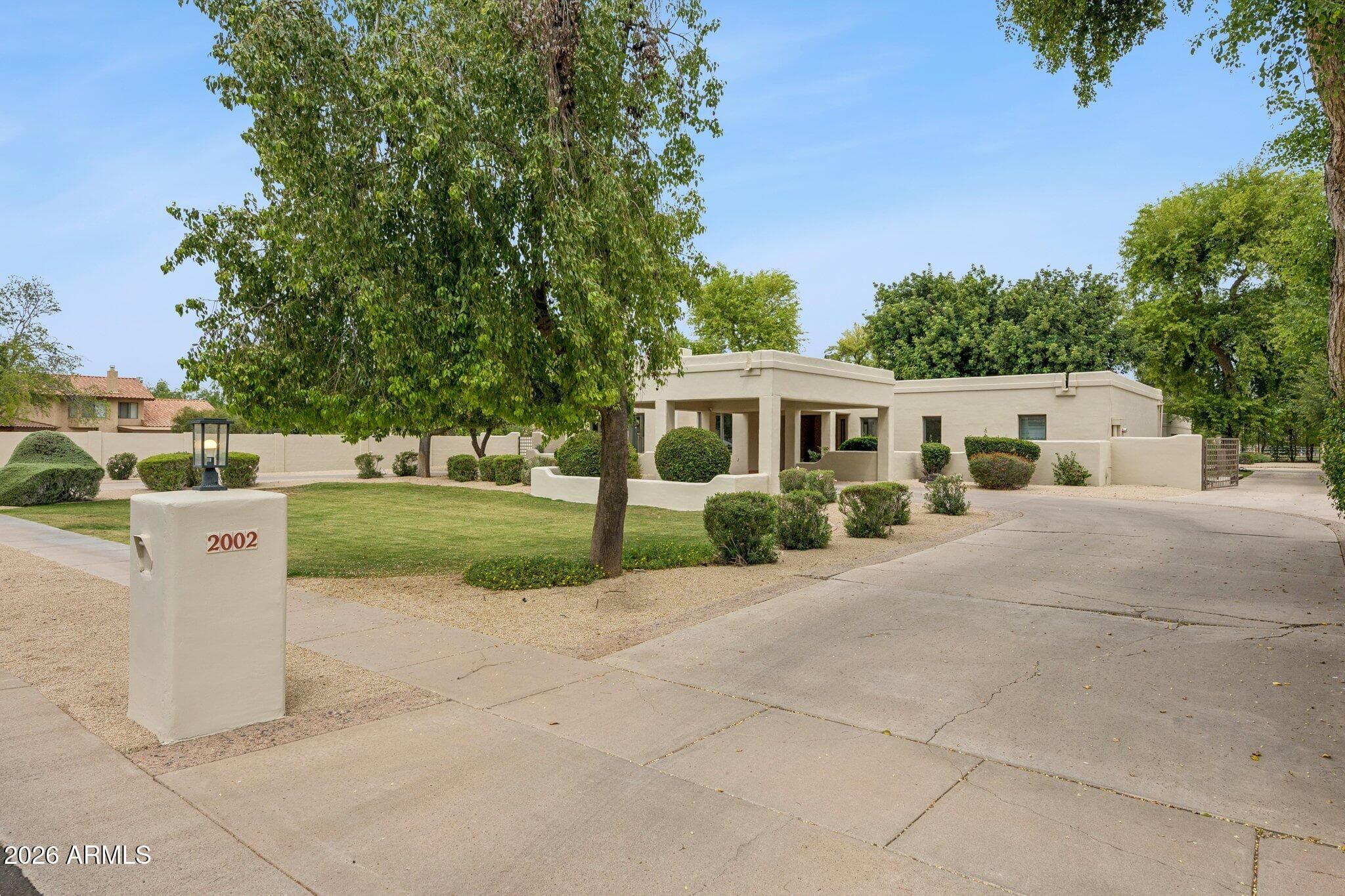 2002 E CAROLINE Lane, Tempe, AZ 85284 — photo 6 of 54