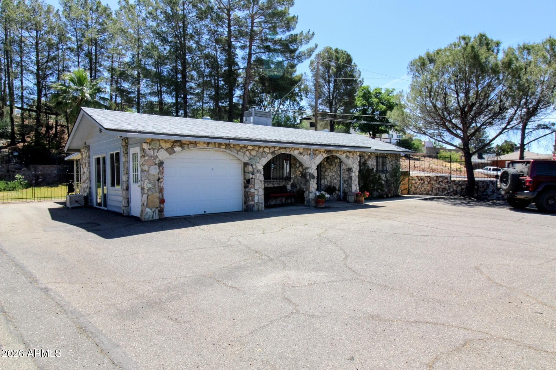 393 S SEVENTH Street, Globe, AZ 85501 — photo 4 of 45