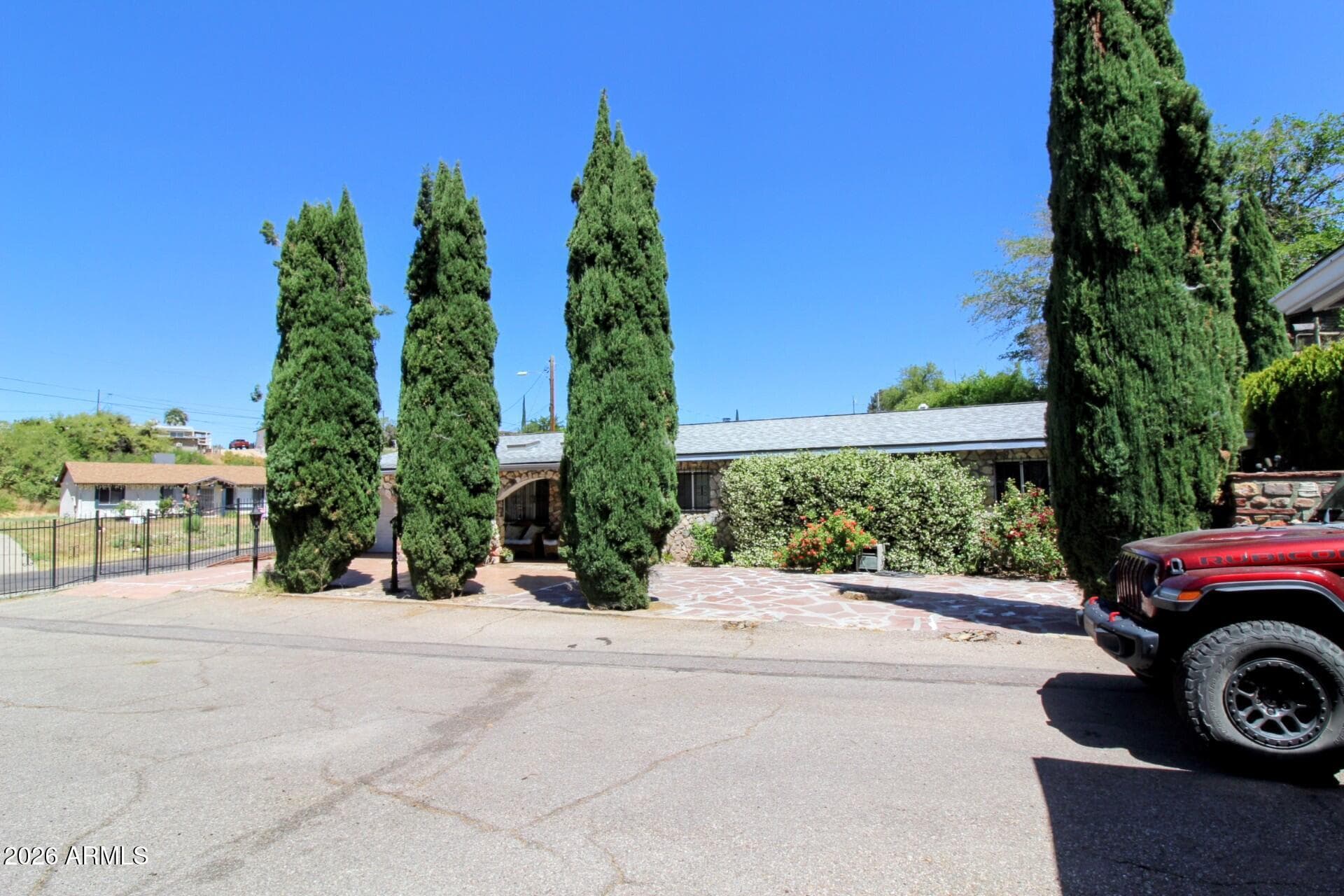 393 S SEVENTH Street, Globe, AZ 85501 — photo 9 of 45