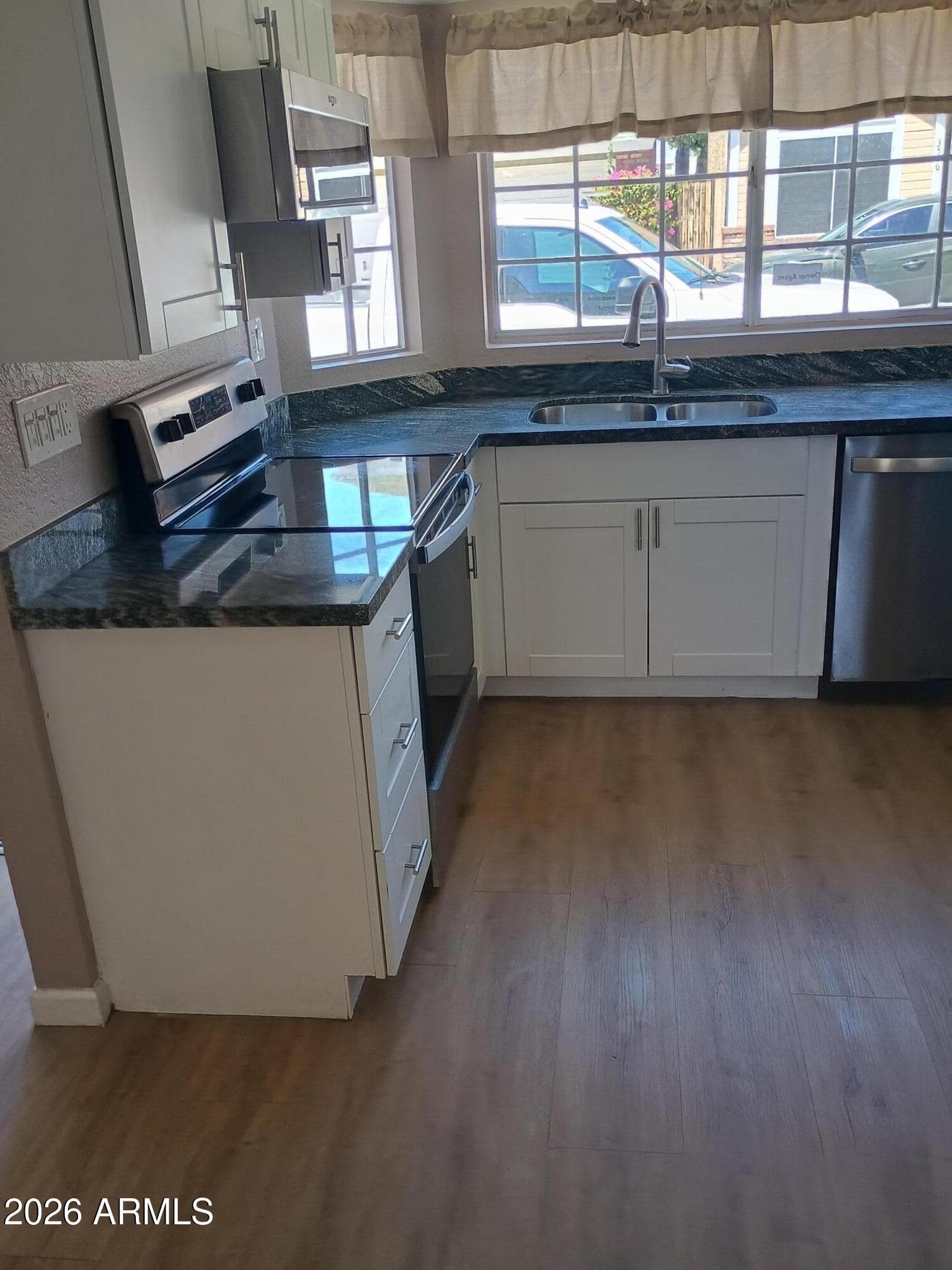 3545 E MONTREAL Place, Phoenix, AZ 85032 — photo 4 of 14