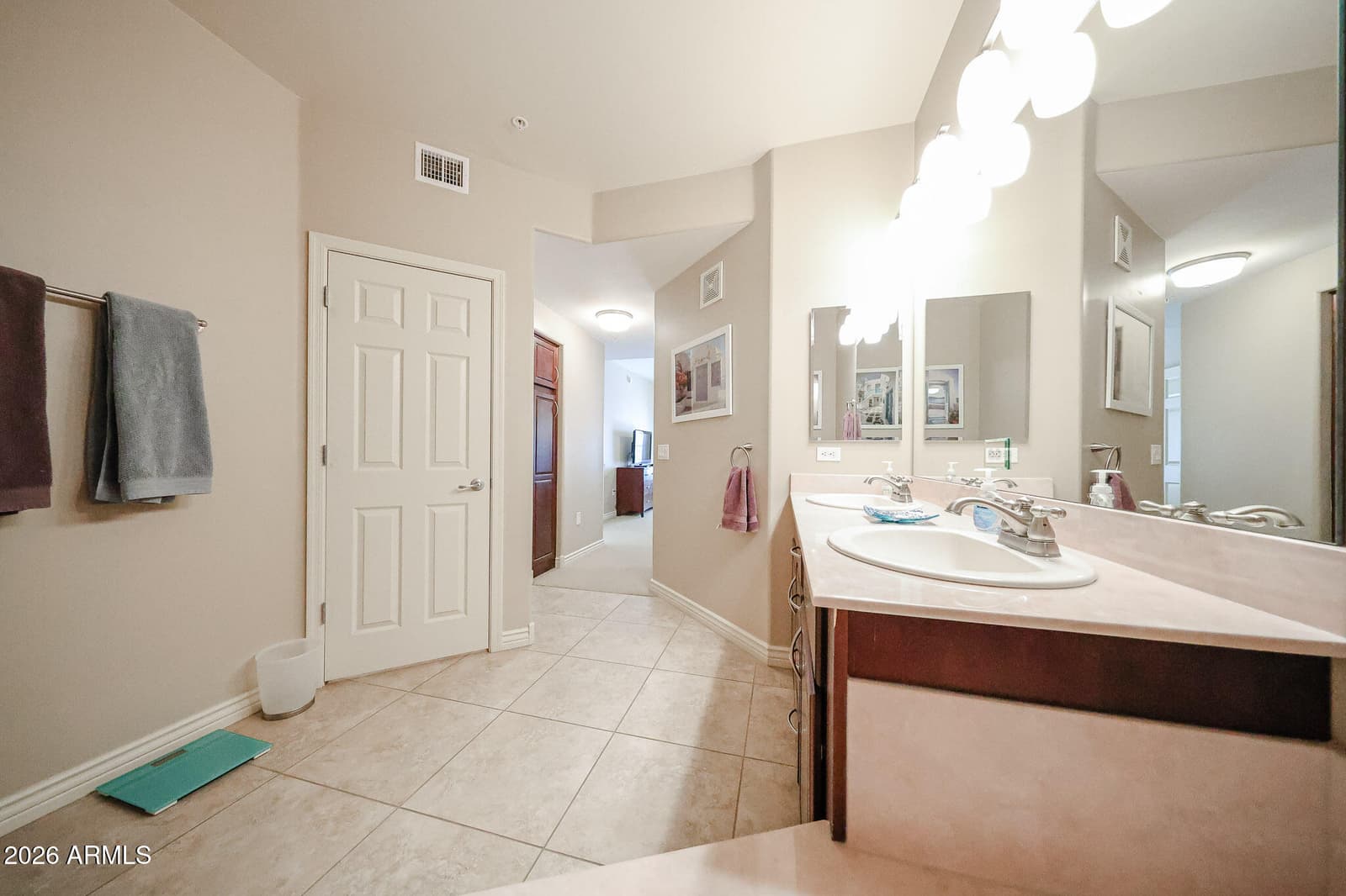 5350 E DEER VALLEY Drive 1413, Phoenix, AZ 85054 — photo 25 of 52