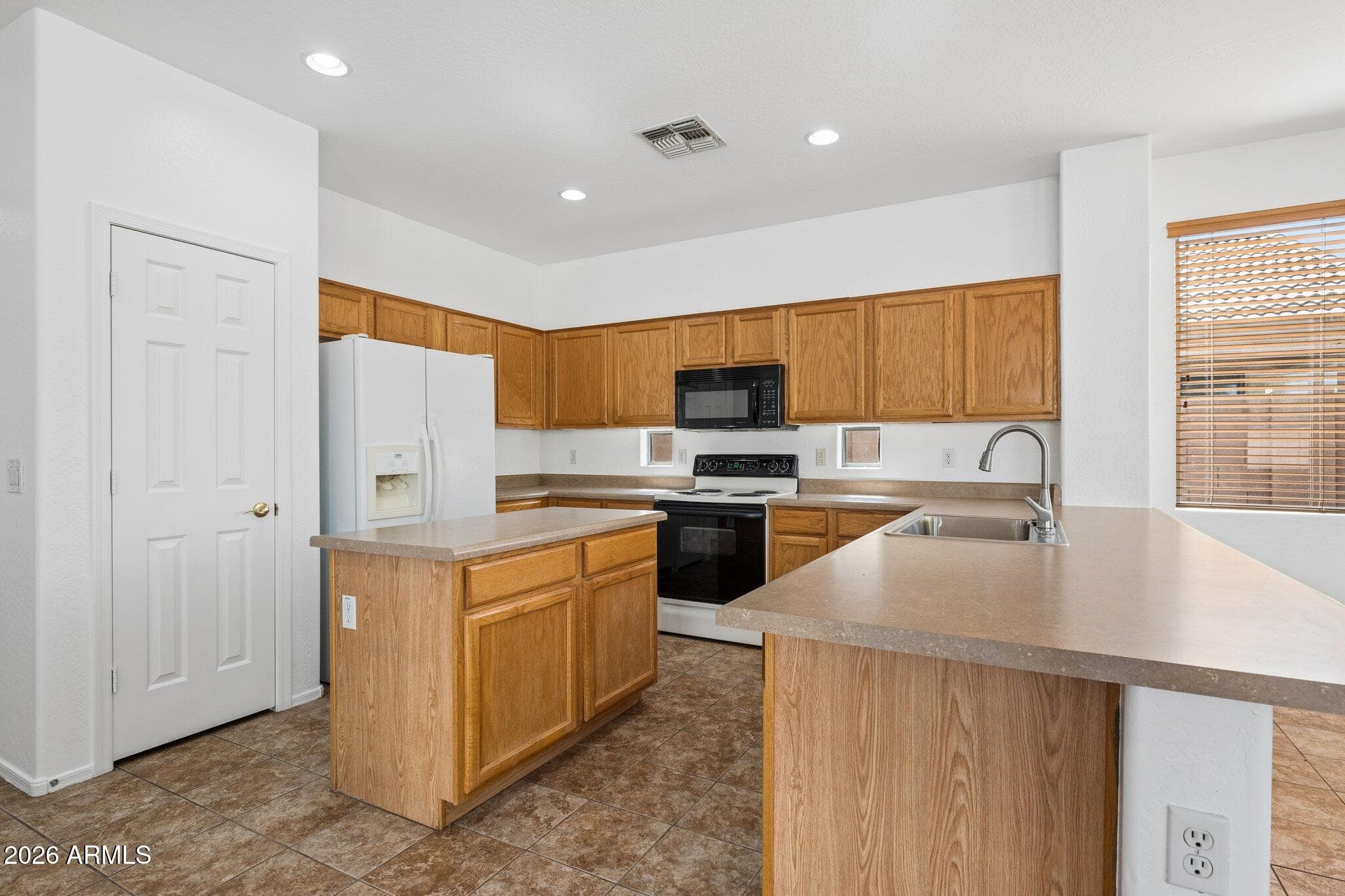 3402 E POWELL Way, Gilbert, AZ 85298 — photo 9 of 35