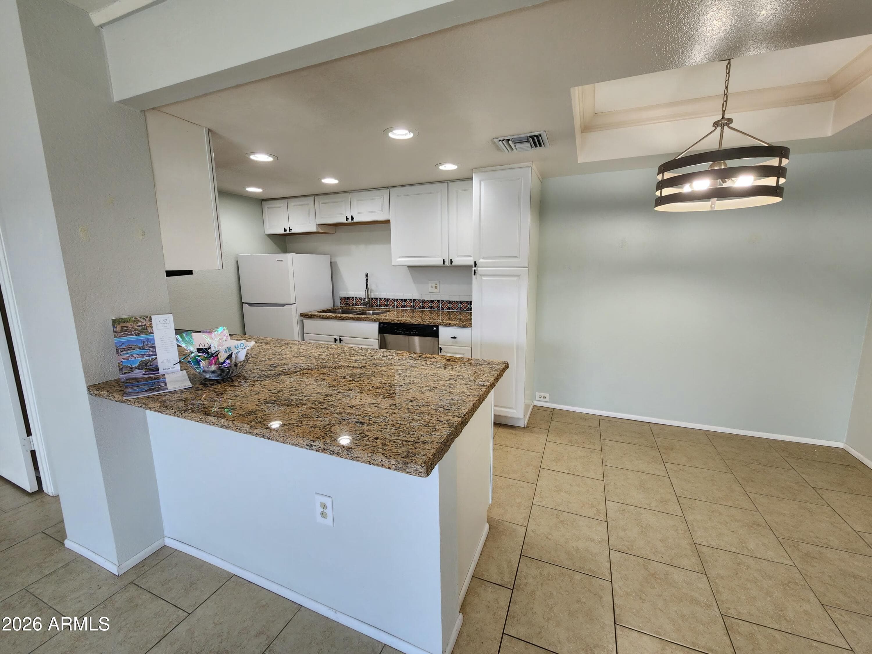 7557 N DREAMY DRAW Drive 248, Phoenix, AZ 85020 — photo 3 of 28