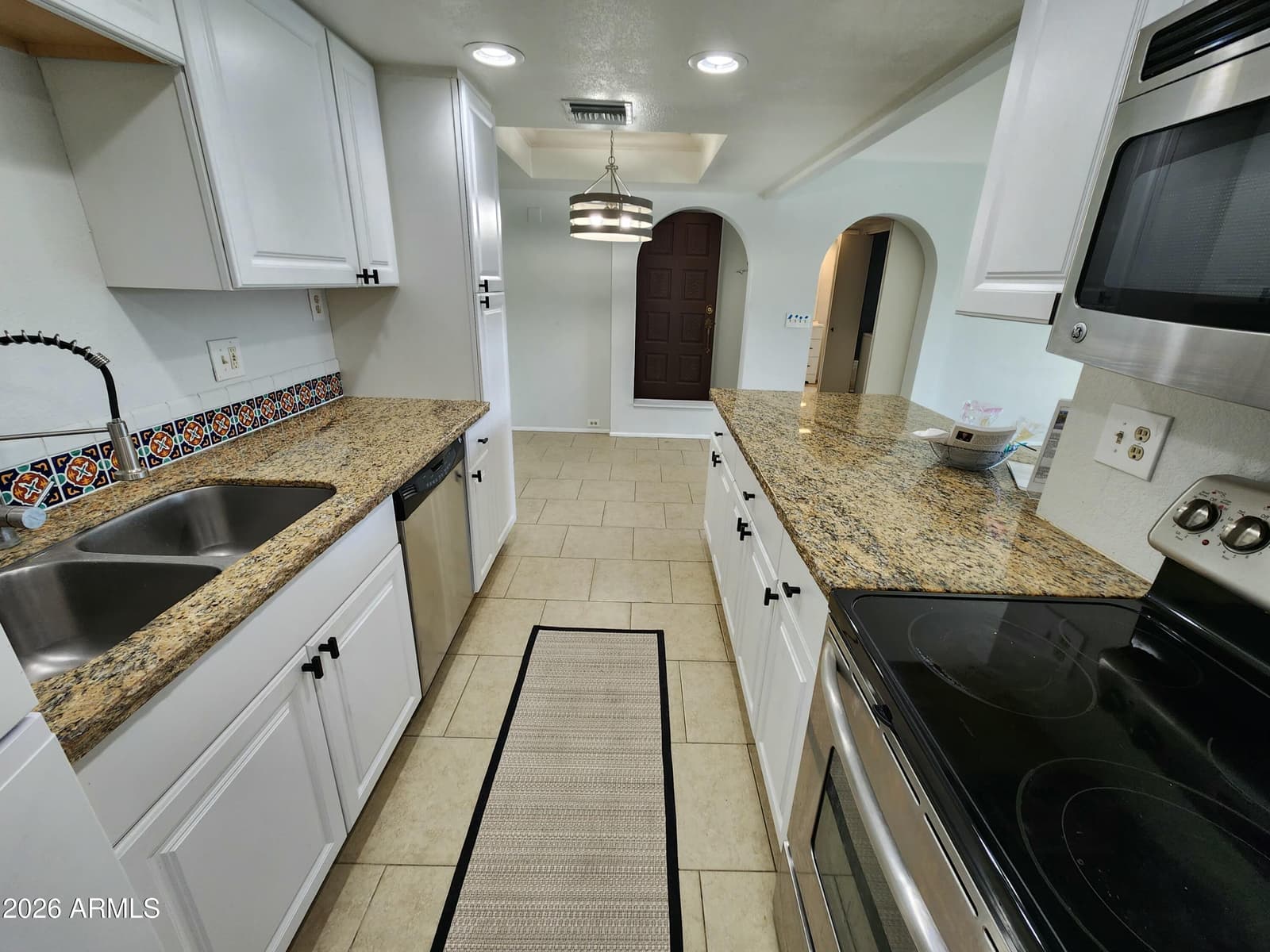 7557 N DREAMY DRAW Drive 248, Phoenix, AZ 85020 — photo 4 of 28
