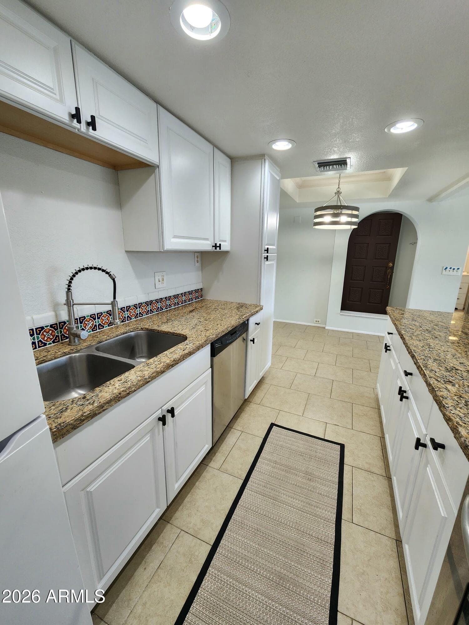7557 N DREAMY DRAW Drive 248, Phoenix, AZ 85020 — photo 9 of 28