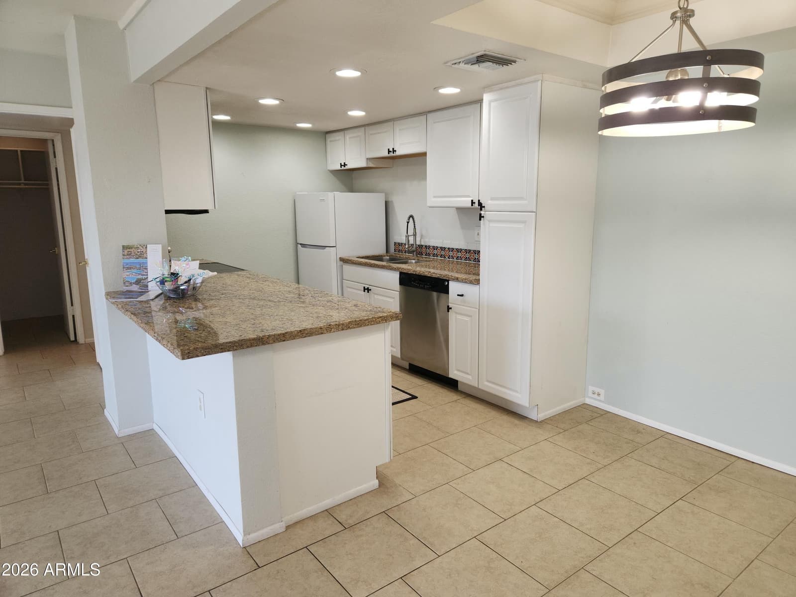7557 N DREAMY DRAW Drive 248, Phoenix, AZ 85020 — photo 6 of 28