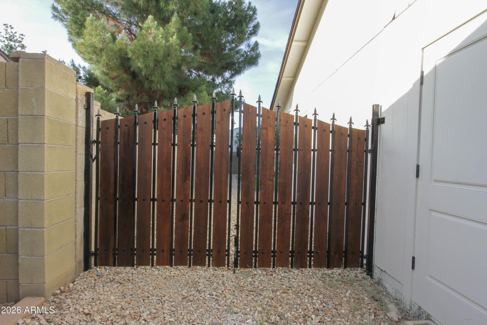 2142 W KERRY Lane, Phoenix, AZ 85027 — photo 15 of 49