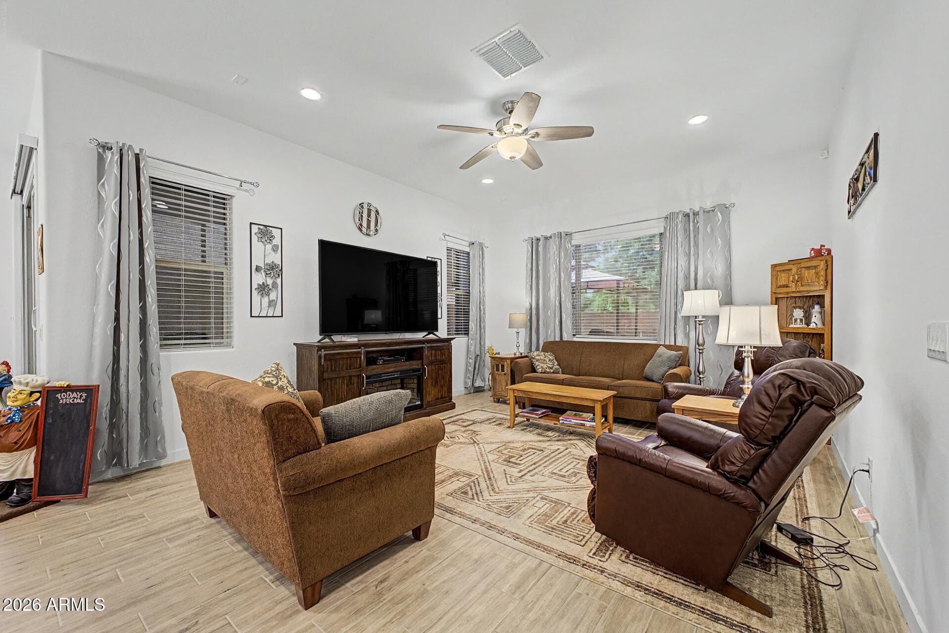 2493 N CASA GRANDE Avenue, Casa Grande, AZ 85122 — photo 5 of 41