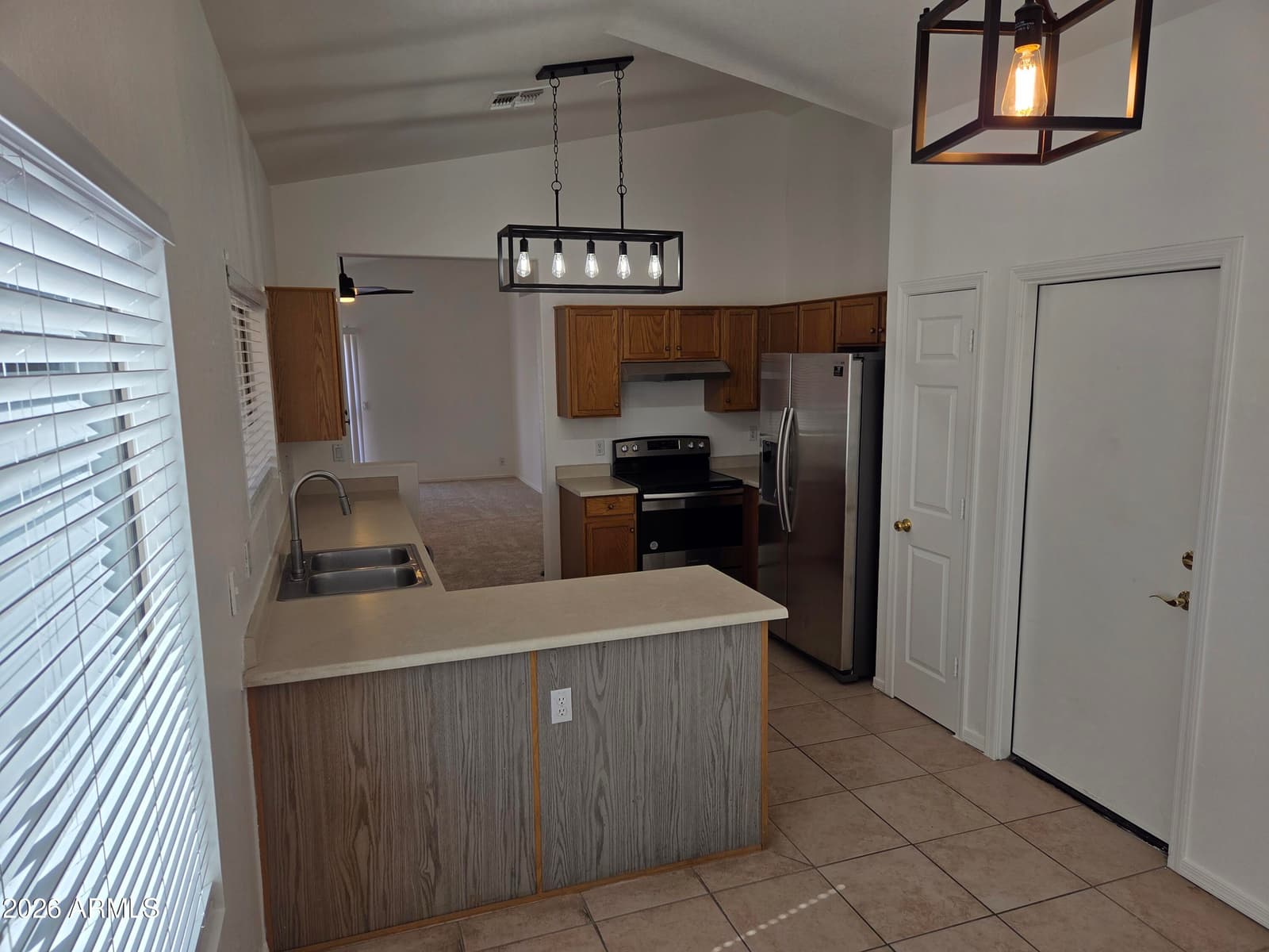 3210 W LOUISE Drive, Phoenix, AZ 85027 — photo 3 of 9