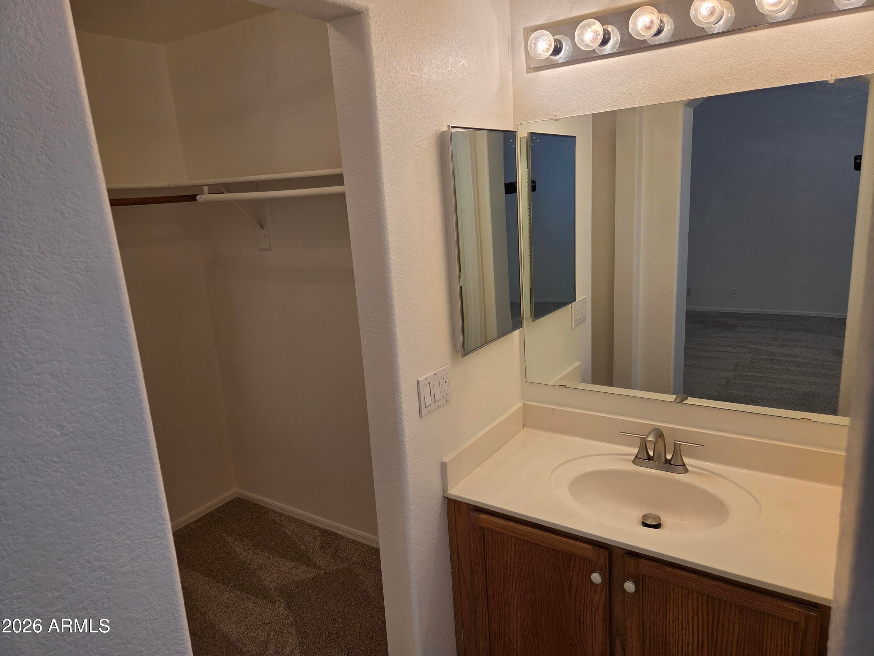 3210 W LOUISE Drive, Phoenix, AZ 85027 — photo 7 of 9