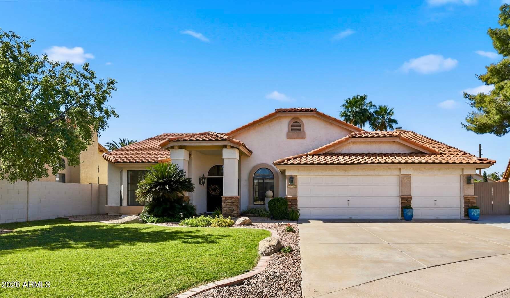 1531 W SHERRI Drive, Gilbert, AZ 85233 — photo 1 of 74
