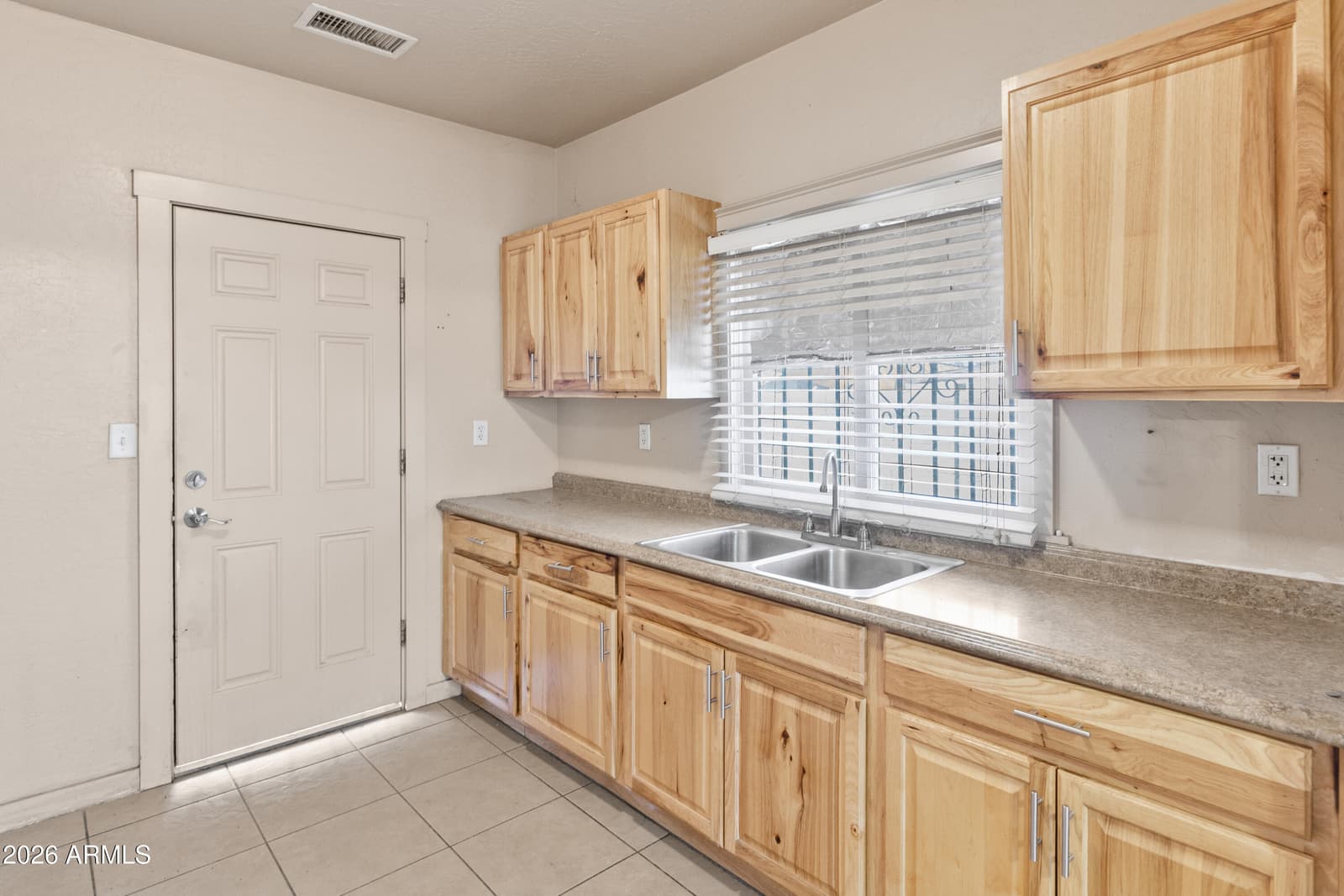 1237 E PIERCE Street, Phoenix, AZ 85006 — photo 10 of 23