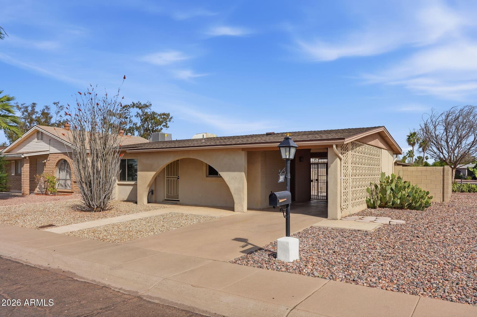 2201 E GRETTA Place, Phoenix, AZ 85022 — photo 2 of 40