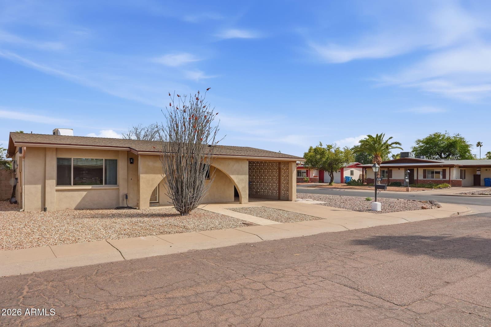 2201 E GRETTA Place, Phoenix, AZ 85022 — photo 3 of 40