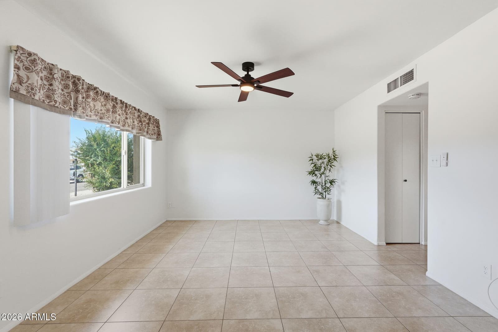 2201 E GRETTA Place, Phoenix, AZ 85022 — photo 13 of 40