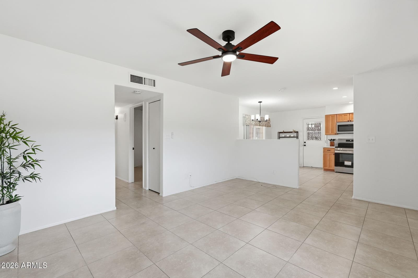 2201 E GRETTA Place, Phoenix, AZ 85022 — photo 12 of 40