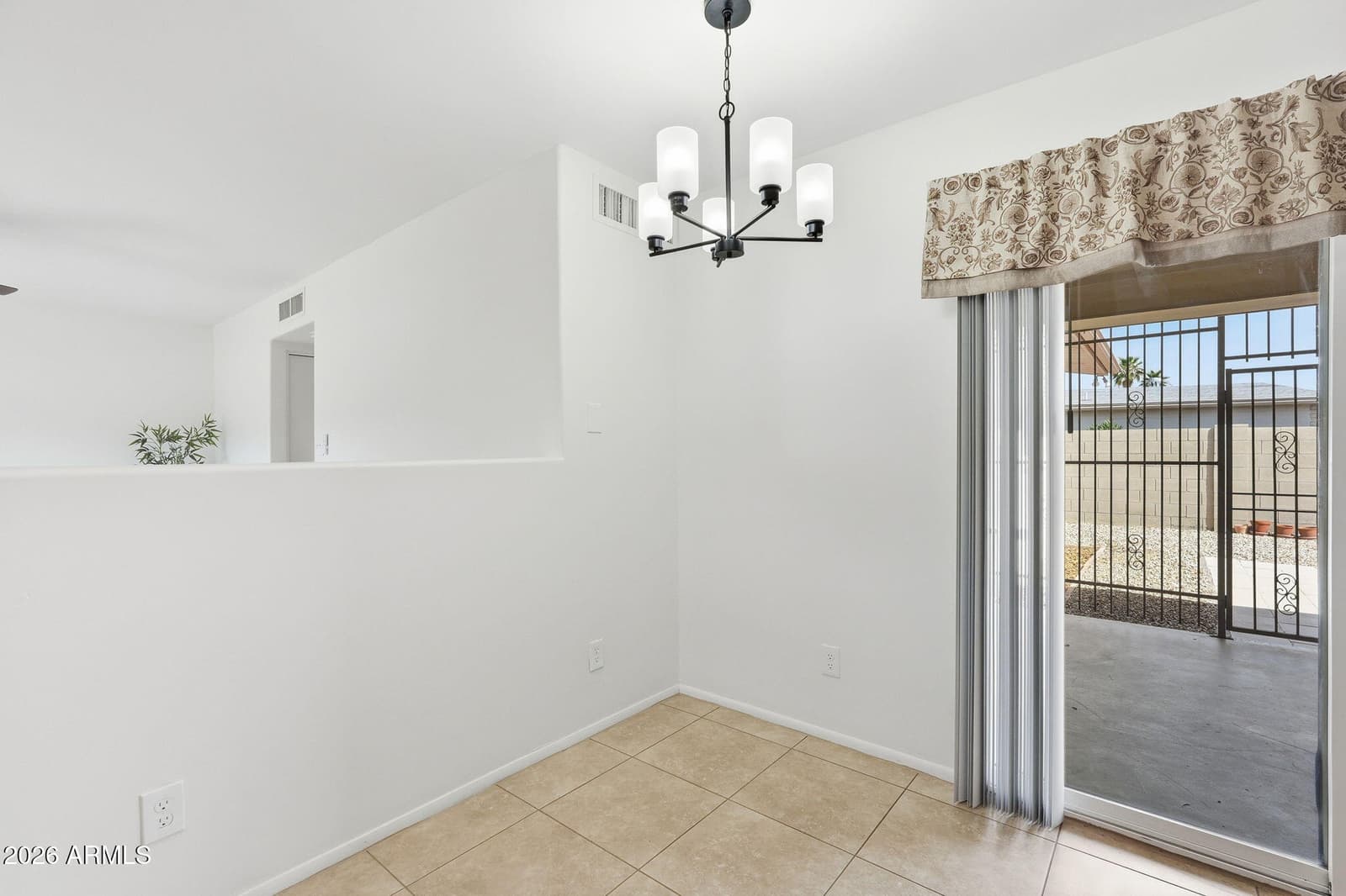 2201 E GRETTA Place, Phoenix, AZ 85022 — photo 7 of 40