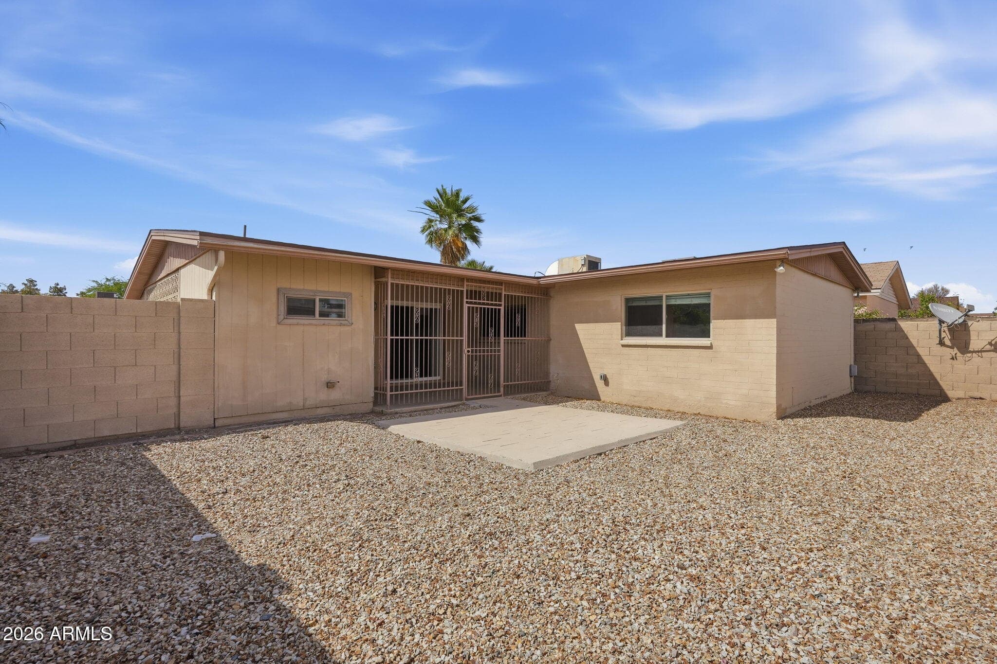 2201 E GRETTA Place, Phoenix, AZ 85022 — photo 32 of 40