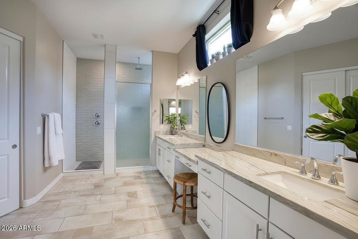 8428 S 16TH Drive, Phoenix, AZ 85041 — photo 9 of 23