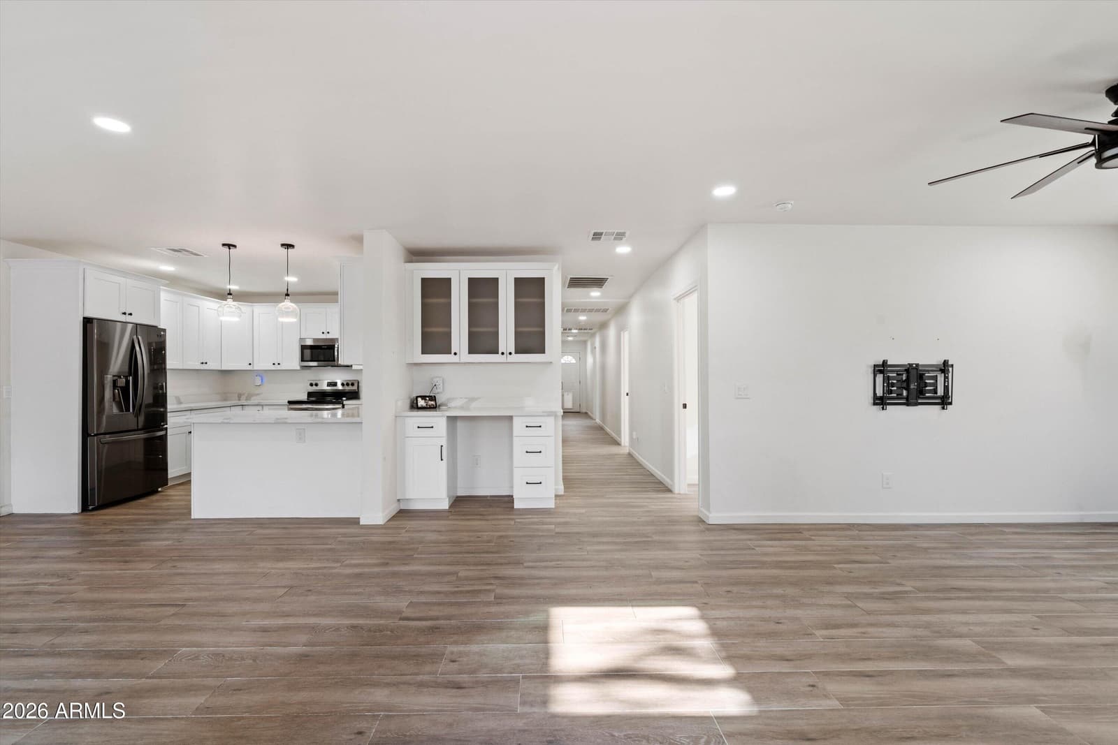 333 E CLARENDON Avenue, Phoenix, AZ 85012 — photo 9 of 49