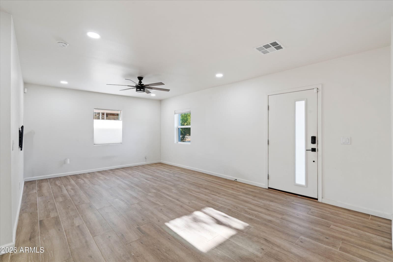 333 E CLARENDON Avenue, Phoenix, AZ 85012 — photo 11 of 49