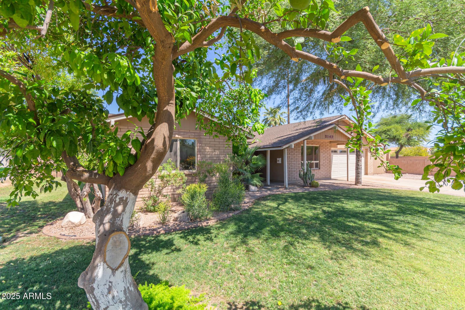 3142 E ALTADENA Avenue, Phoenix, AZ 85028 — photo 1 of 21