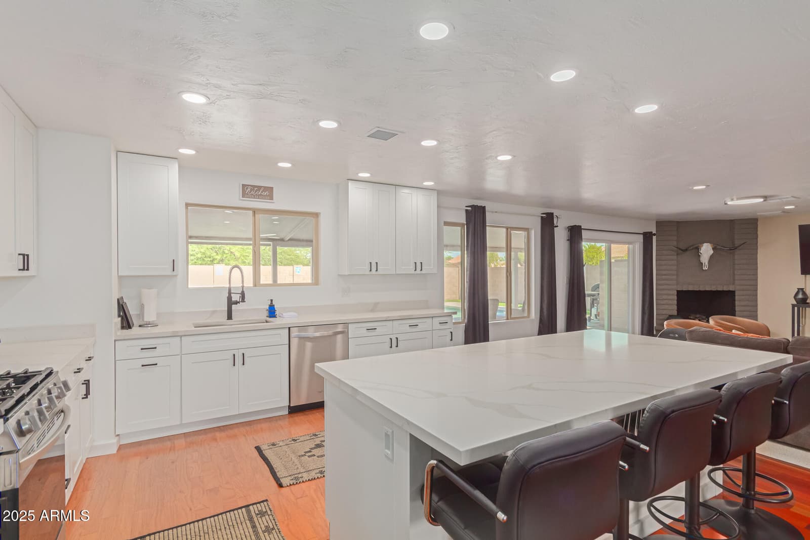 3142 E ALTADENA Avenue, Phoenix, AZ 85028 — photo 4 of 21