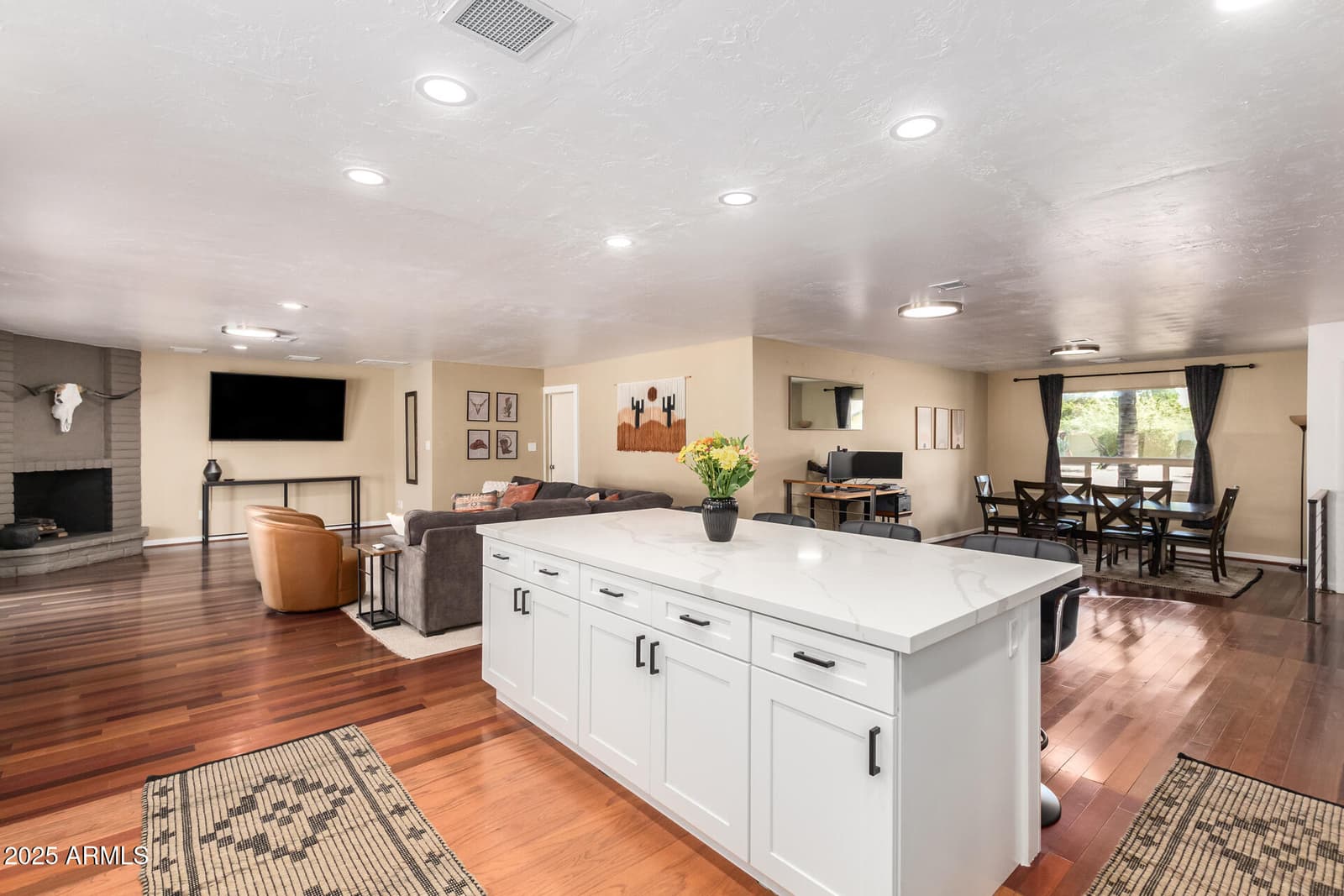 3142 E ALTADENA Avenue, Phoenix, AZ 85028 — photo 5 of 21