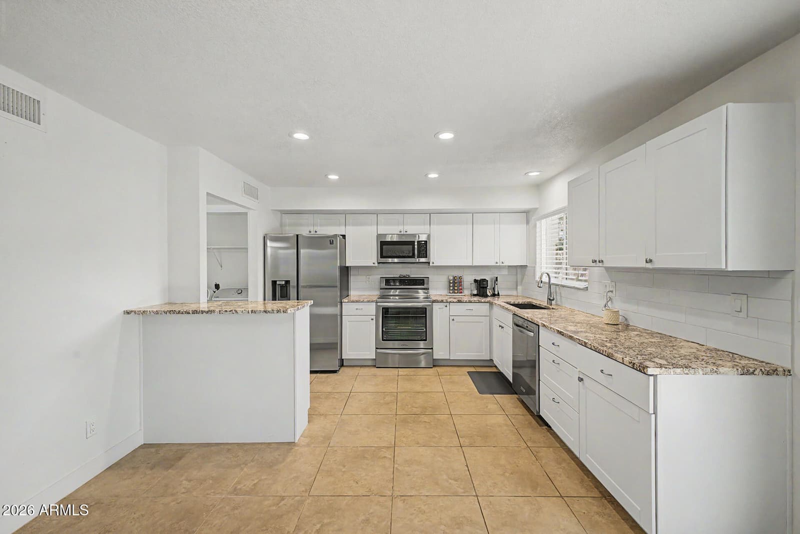 3866 N 30TH Street, Phoenix, AZ 85016 — photo 8 of 33
