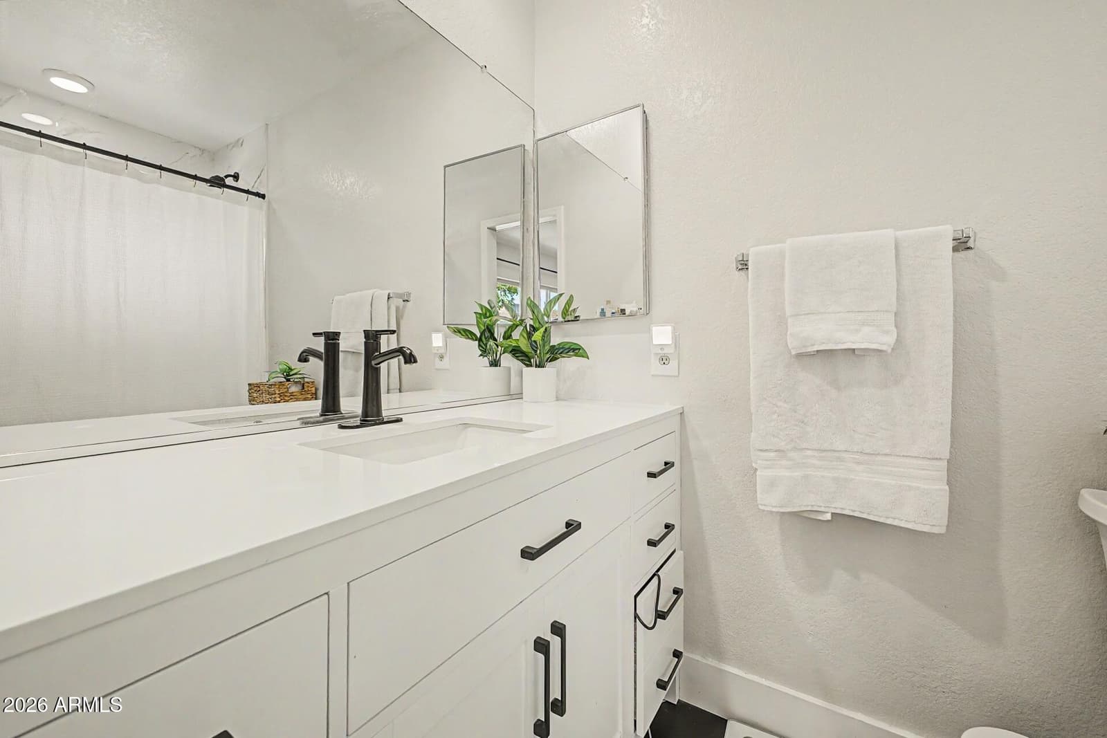 10118 W MEDLOCK Avenue, Glendale, AZ 85307 — photo 18 of 36