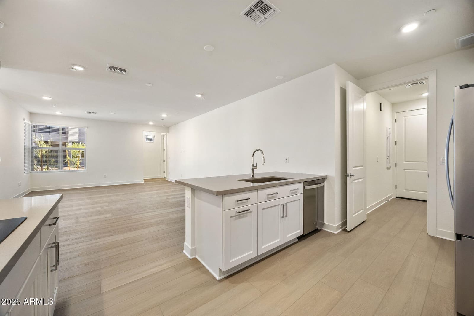 2121 W SONORAN DESERT Drive 123, Phoenix, AZ 85085 — photo 12 of 40