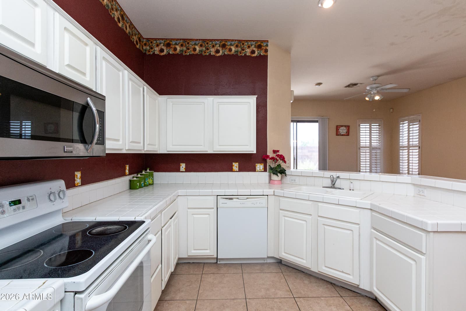 3371 W VIA DEL SOL Drive, Phoenix, AZ 85027 — photo 13 of 29