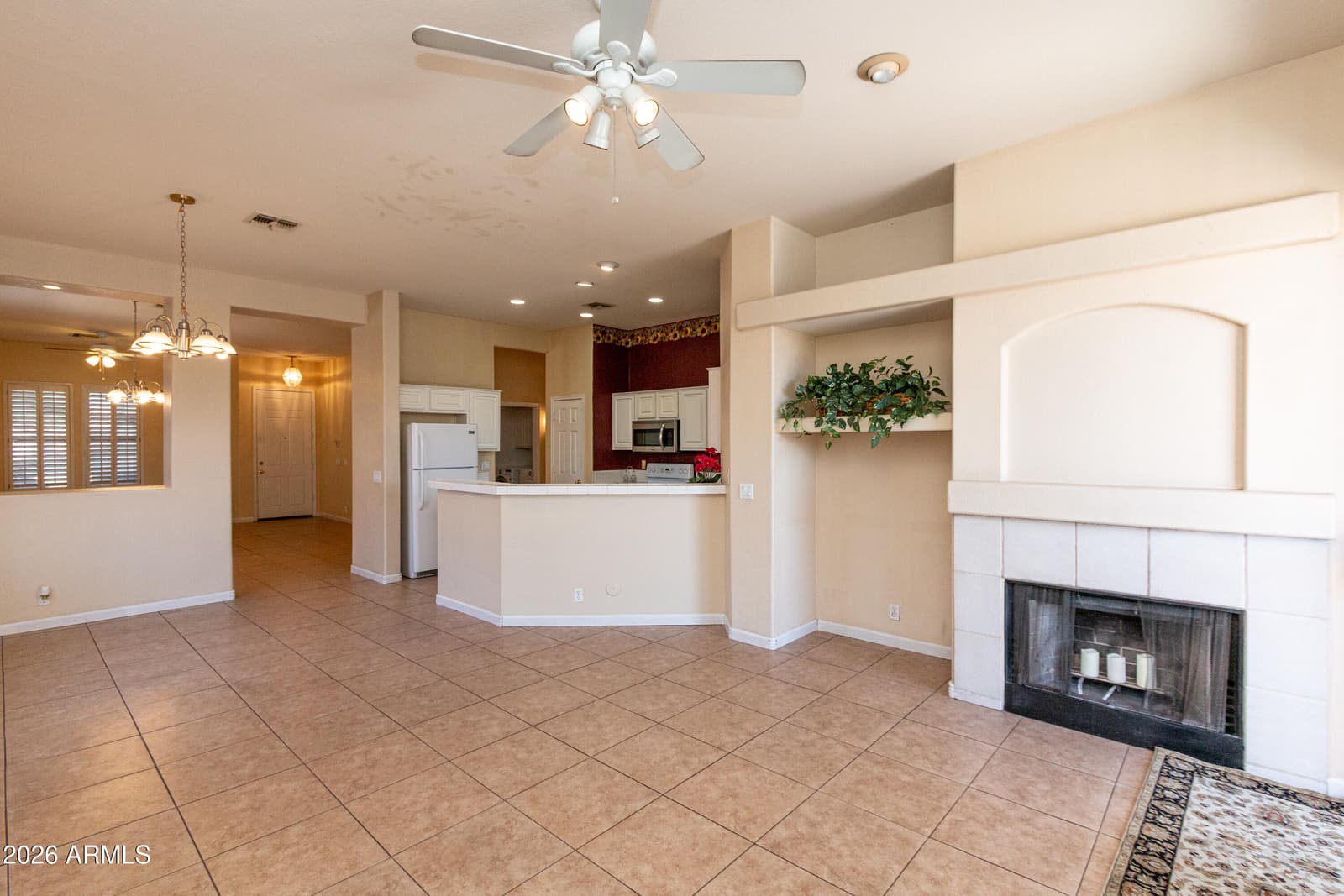 3371 W VIA DEL SOL Drive, Phoenix, AZ 85027 — photo 8 of 29