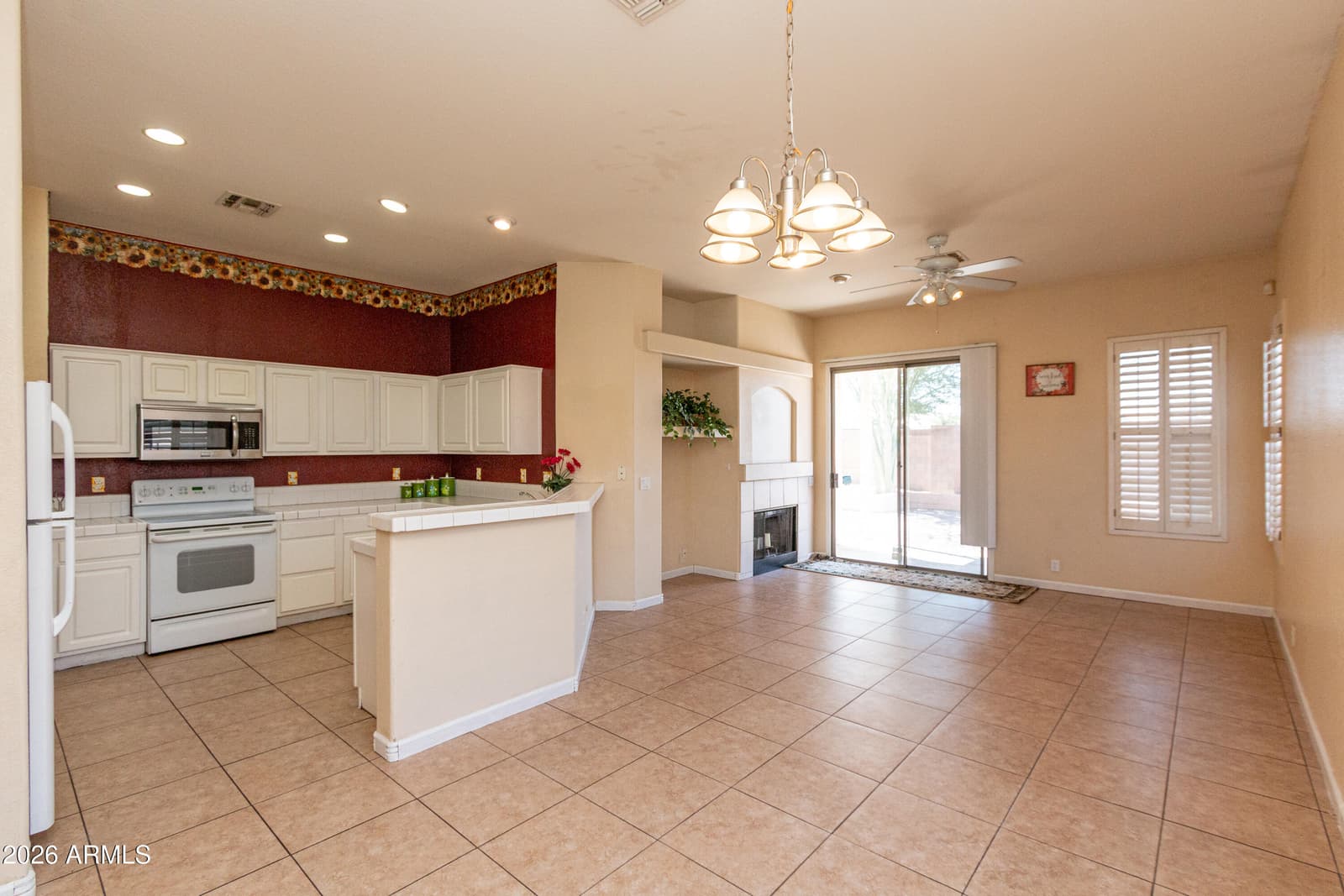 3371 W VIA DEL SOL Drive, Phoenix, AZ 85027 — photo 6 of 29
