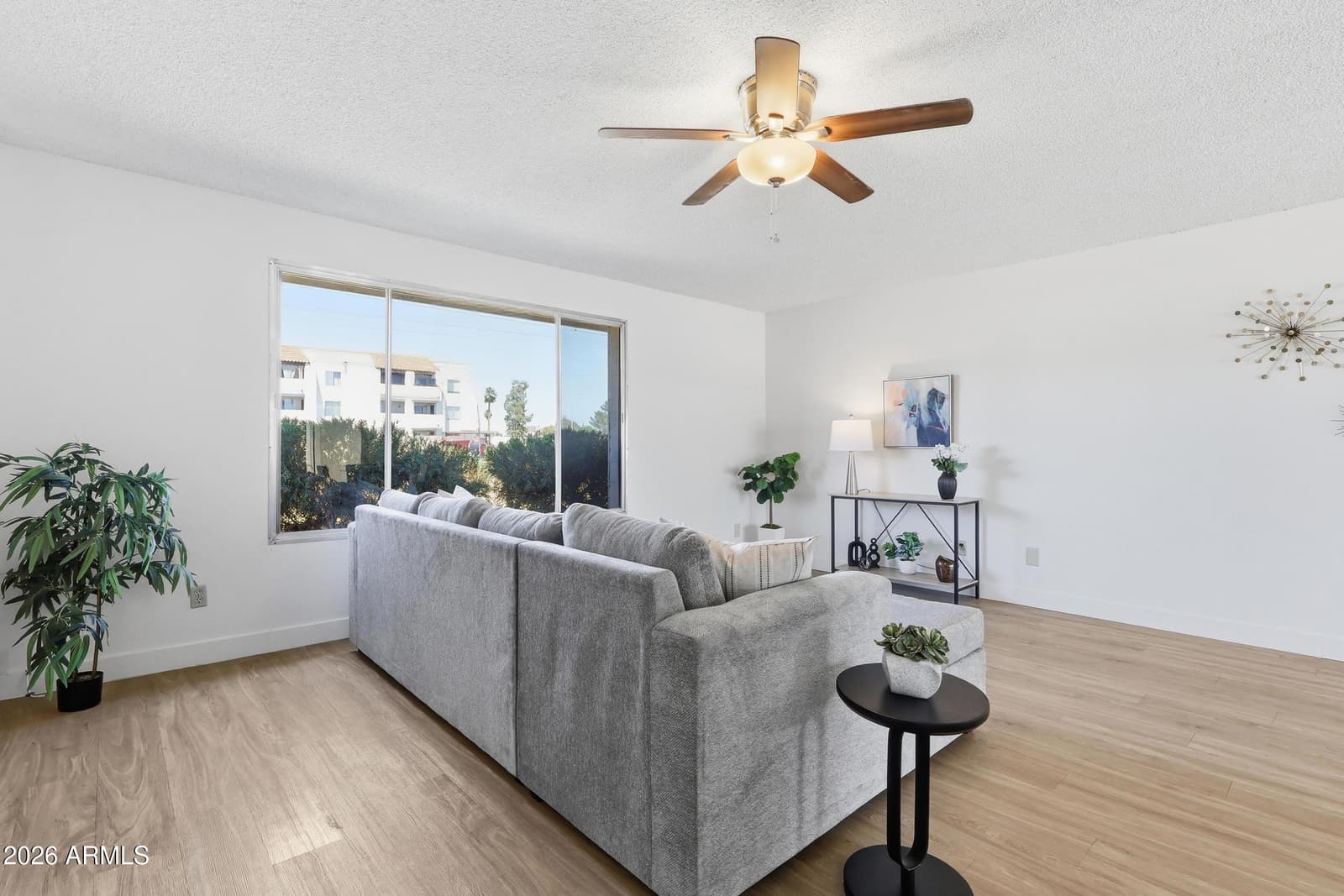 4713 W NORTHERN Avenue, Glendale, AZ 85301 — photo 4 of 27
