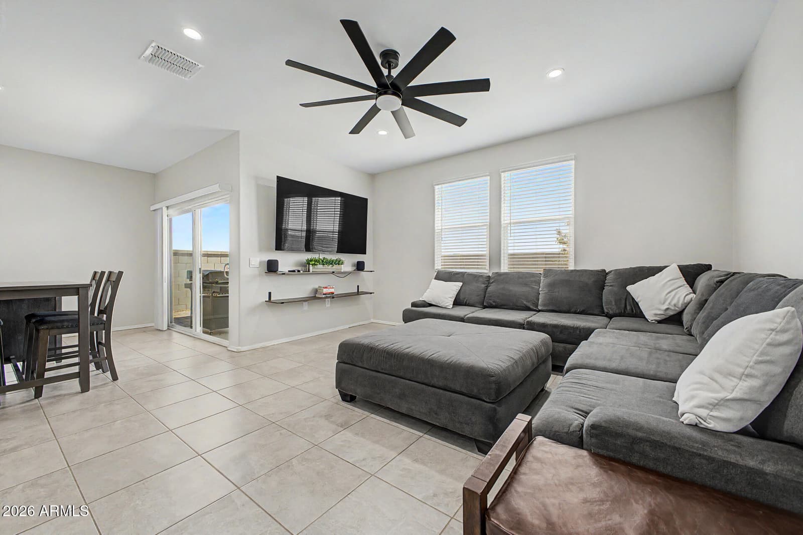 40 S CARLTON Avenue, Casa Grande, AZ 85122 — photo 5 of 49