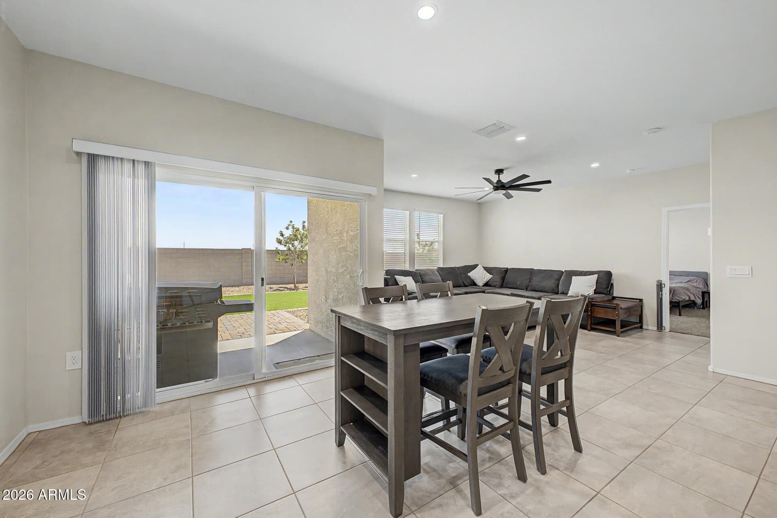 40 S CARLTON Avenue, Casa Grande, AZ 85122 — photo 4 of 49