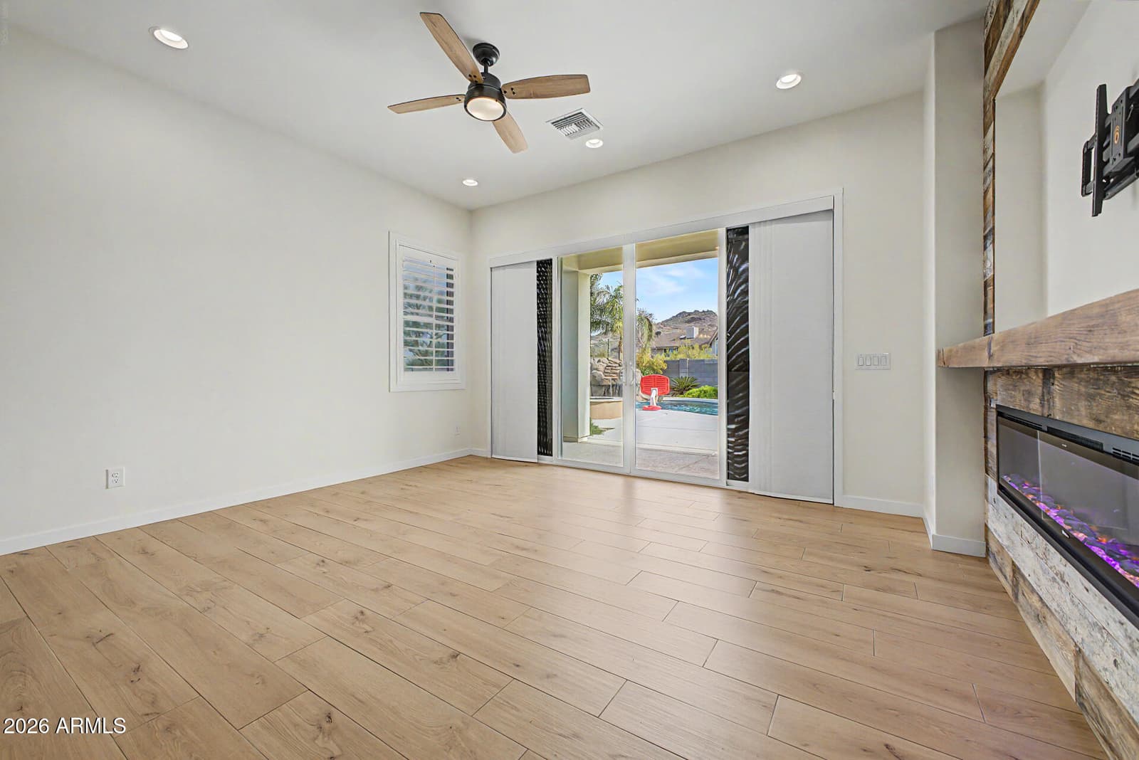 3233 W HORIZON Drive, Phoenix, AZ 85086 — photo 12 of 49