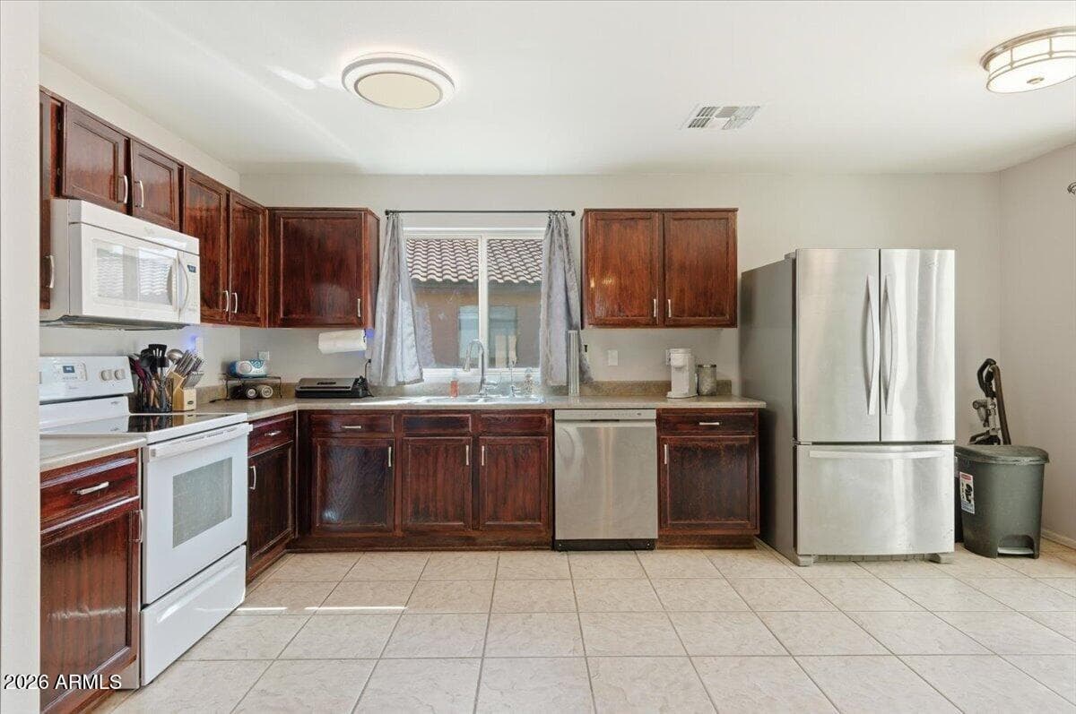 10425 E BIRCHWOOD Avenue, Mesa, AZ 85208 — photo 10 of 39