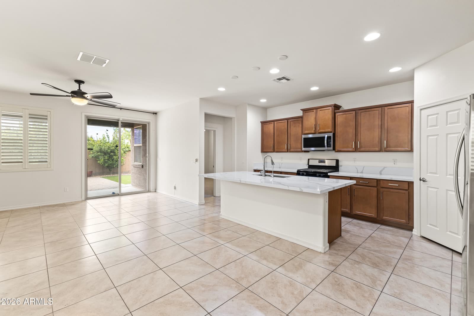2428 W BRANHAM Lane, Phoenix, AZ 85041 — photo 7 of 34