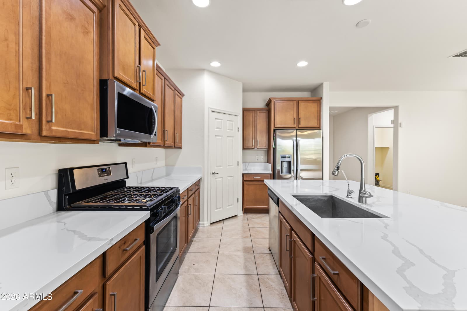 2428 W BRANHAM Lane, Phoenix, AZ 85041 — photo 6 of 34