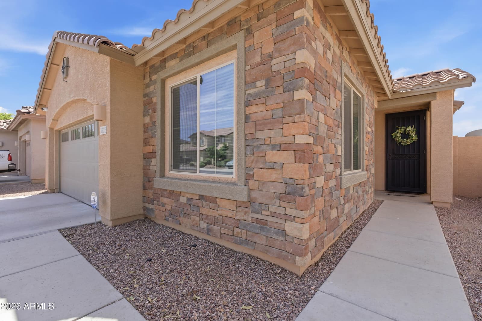 3925 E NARROWLEAF Drive, Gilbert, AZ 85298 — photo 9 of 75