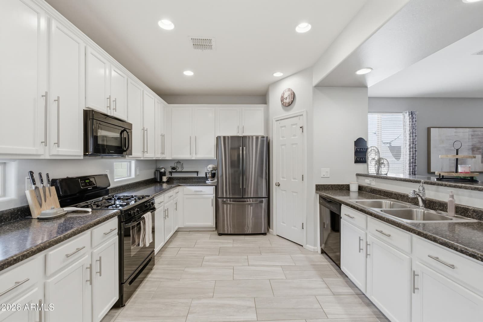 3925 E NARROWLEAF Drive, Gilbert, AZ 85298 — photo 13 of 75