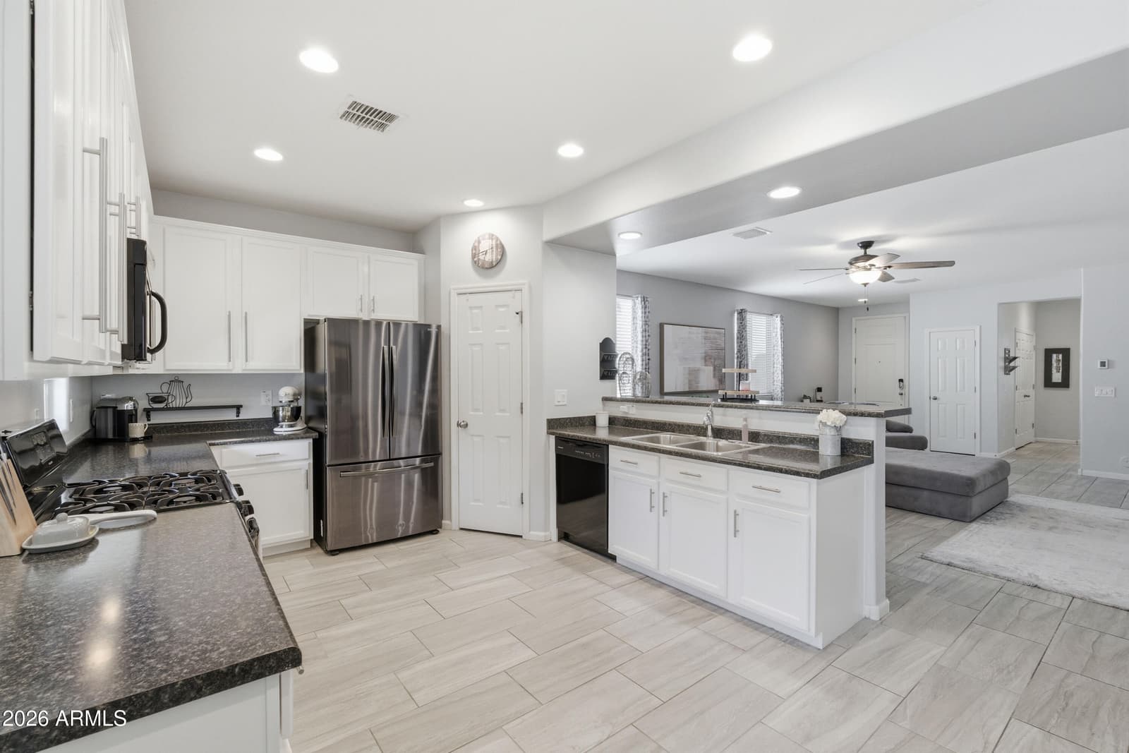 3925 E NARROWLEAF Drive, Gilbert, AZ 85298 — photo 14 of 75