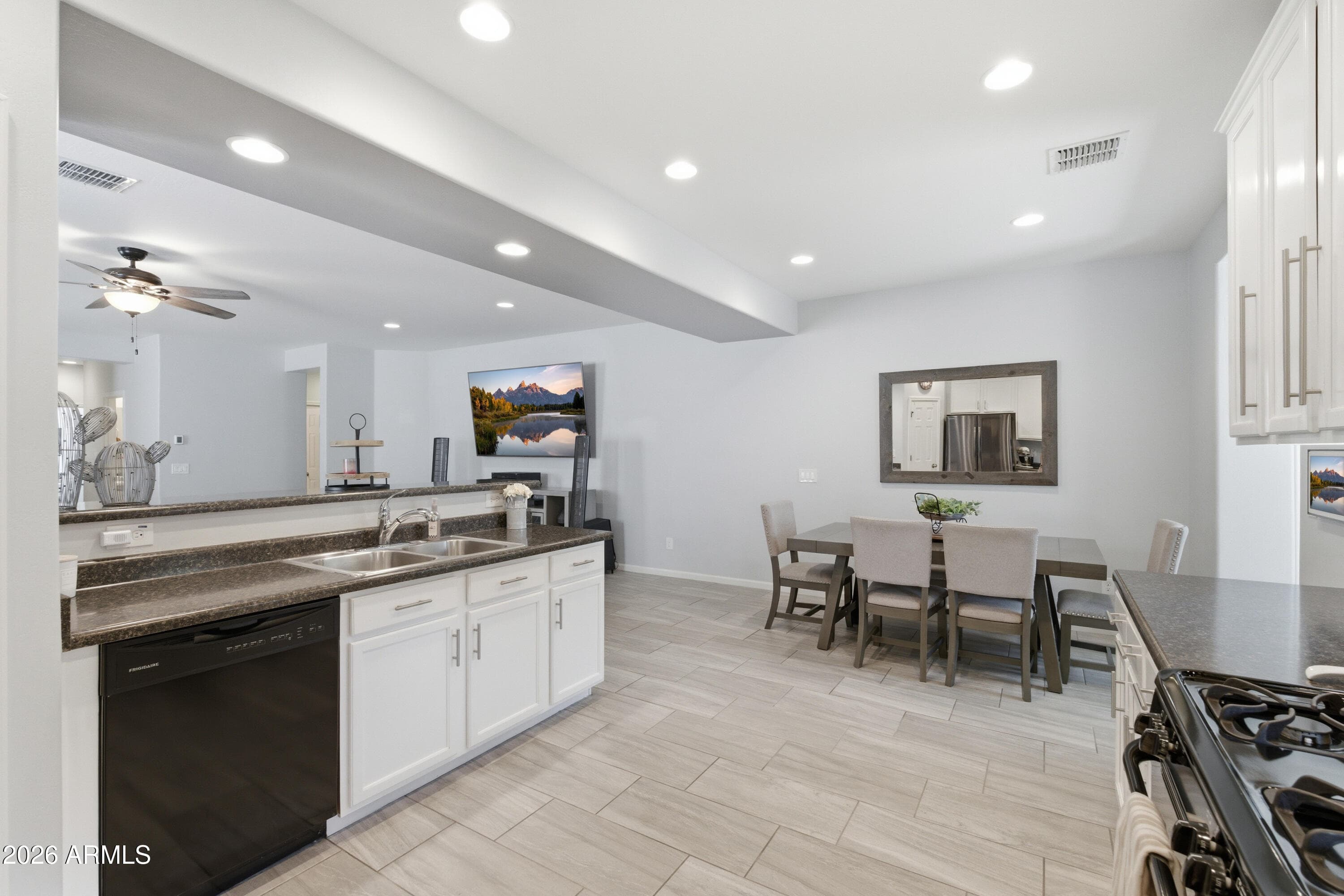 3925 E NARROWLEAF Drive, Gilbert, AZ 85298 — photo 15 of 75