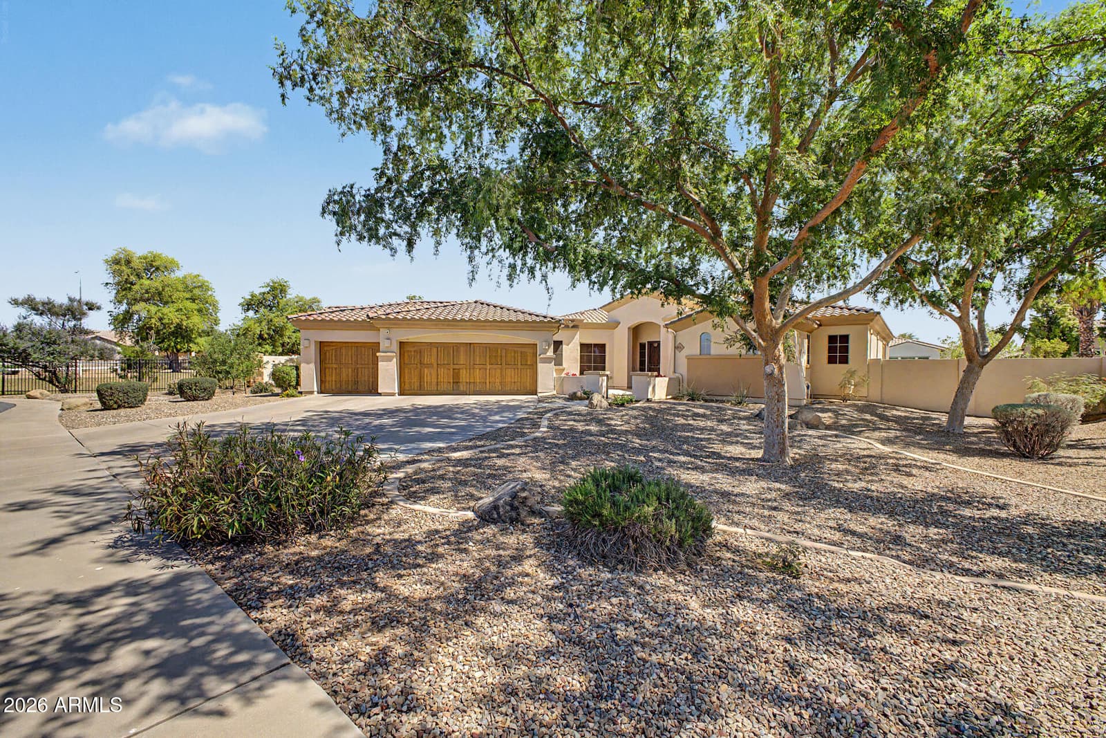 975 E COUNTY DOWN Drive, Chandler, AZ 85249 — photo 2 of 44
